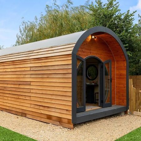 Villa Apple - Luxury Cabin In The Cotswolds à Alderton  Extérieur photo