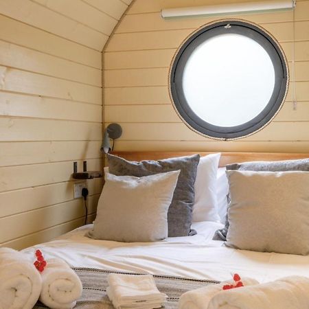Villa Apple - Luxury Cabin In The Cotswolds à Alderton  Extérieur photo