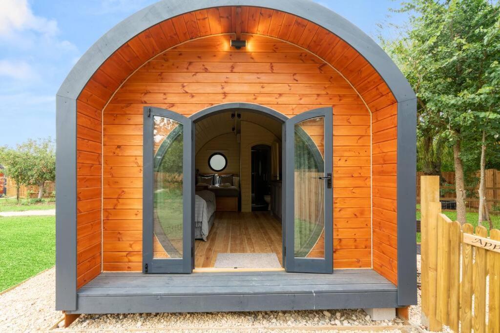 Villa Apple - Luxury Cabin In The Cotswolds à Alderton  Extérieur photo