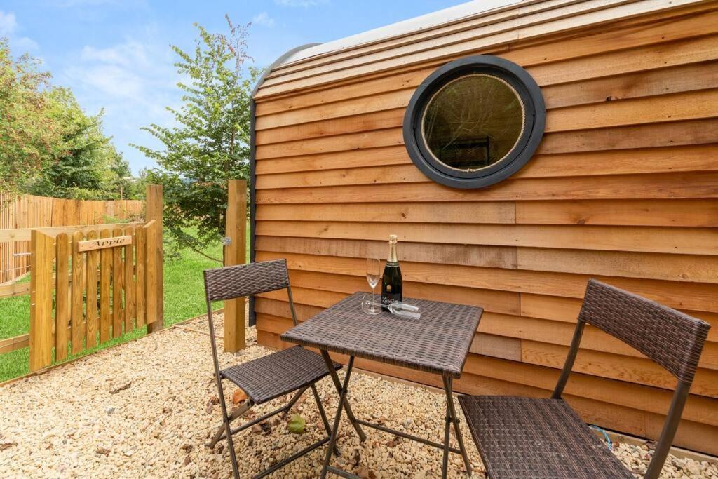 Villa Apple - Luxury Cabin In The Cotswolds à Alderton  Extérieur photo