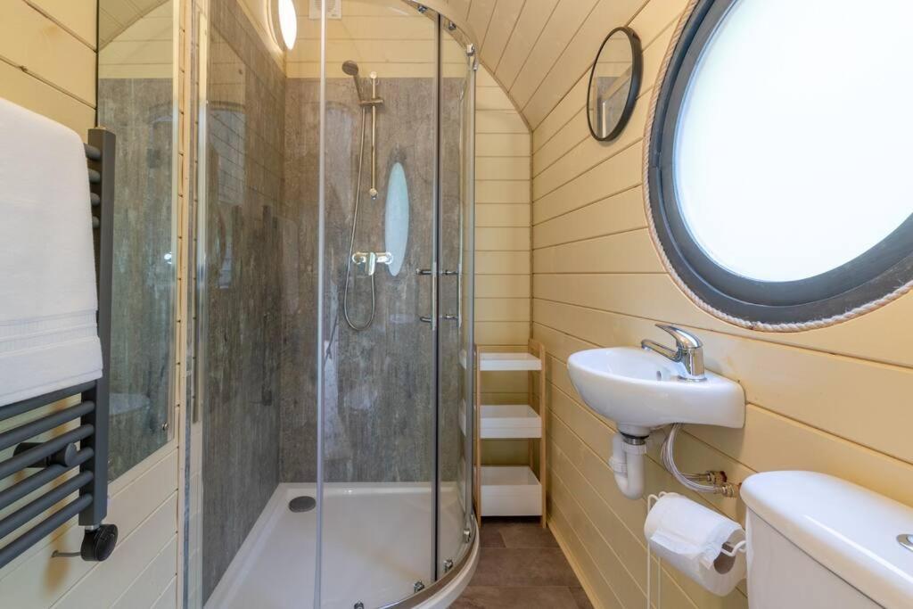 Villa Apple - Luxury Cabin In The Cotswolds à Alderton  Extérieur photo