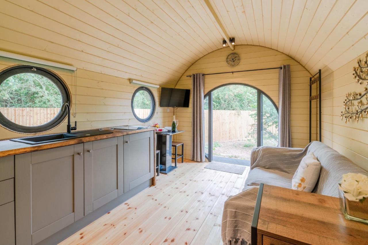 Villa Apple - Luxury Cabin In The Cotswolds à Alderton  Extérieur photo