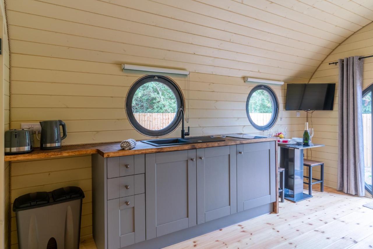Villa Apple - Luxury Cabin In The Cotswolds à Alderton  Extérieur photo