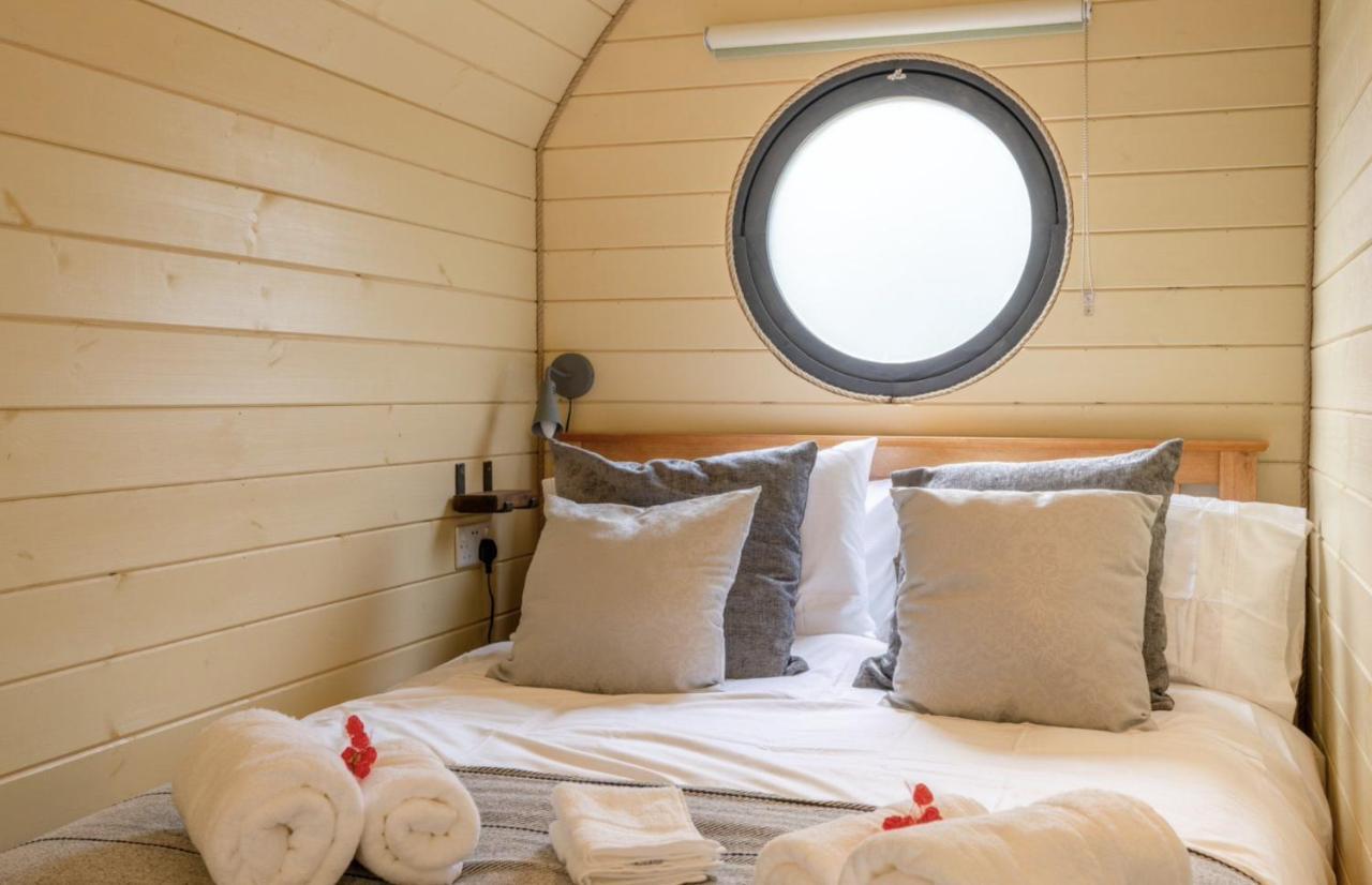 Villa Apple - Luxury Cabin In The Cotswolds à Alderton  Extérieur photo